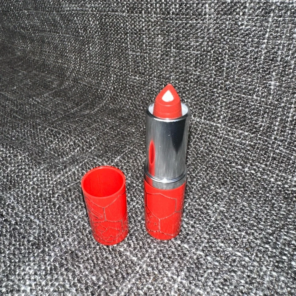 Clinique #25 Angel Red Dramatically Different Lipstick